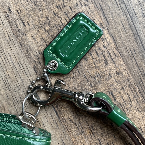 Coach Green Patent Leather Clutch Wristlet - Picture 4 of 12